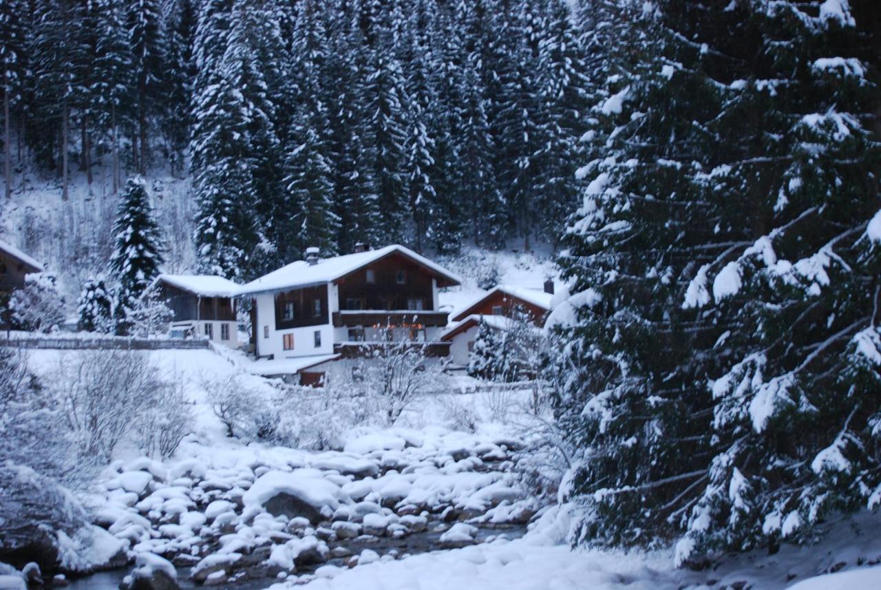 Backyard Mountain Vandrarhem Mayrhofen Exteriör bild