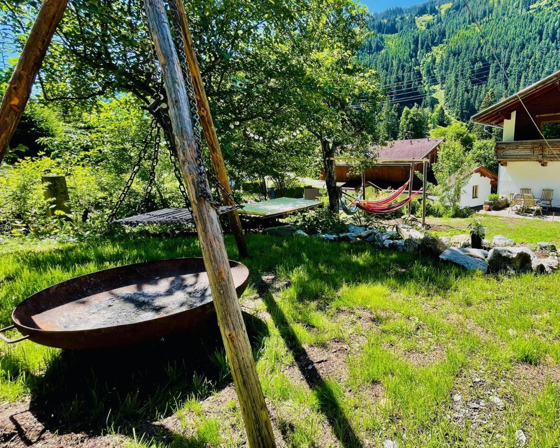 Backyard Mountain Vandrarhem Mayrhofen Exteriör bild